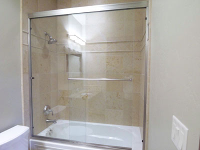 Tub slider in chrome metal with through-the-glass towel bar and knobs