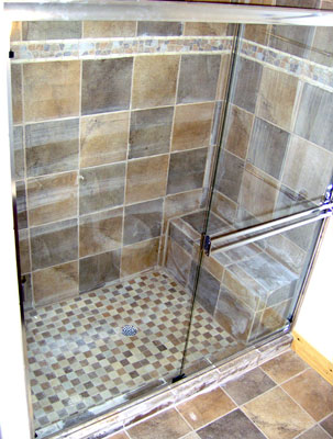 Shower slider in chrome metal with clip-on towel bar and European header